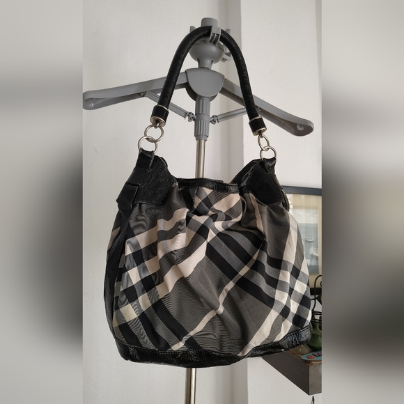 Burberry Black and White Shoulder Bag - Picture 11 of 17